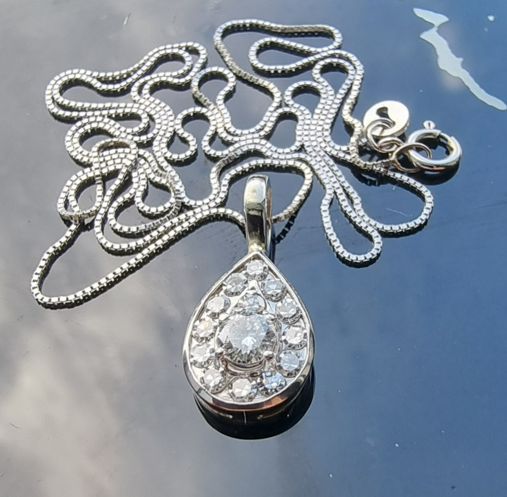 14K WHITE GOLD NATURAL DIAMOND TEARDROP SHAPE PENDANT NECKLACE 2,5 g 19.5 INCH