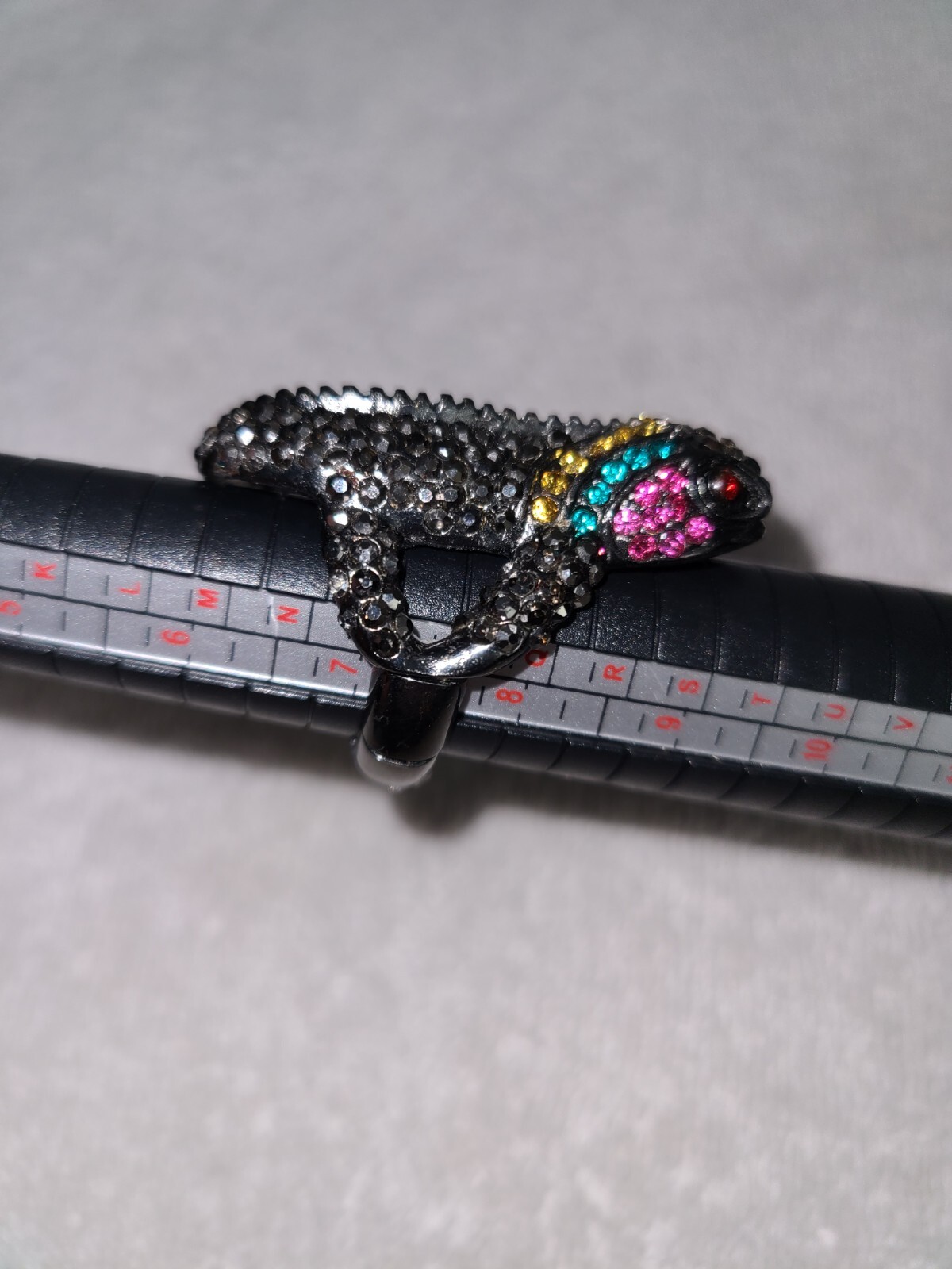SPRING STREET COLORFUL RHINESTONE LIZARD GECKO REPTILE STRETCH RING