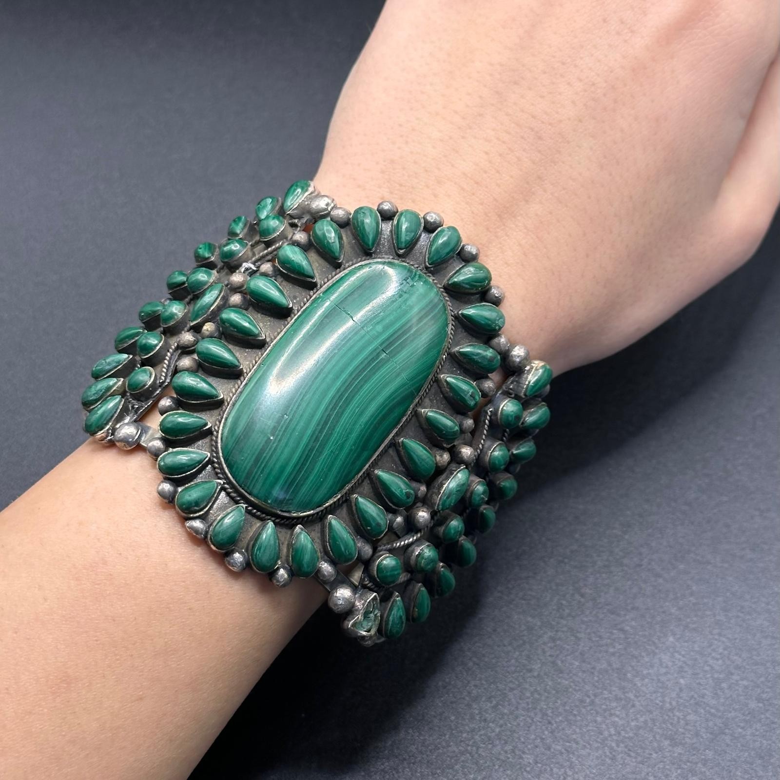 A Large Native American Navajo Silver & Malachite Cluster Cuff Bracelet , 114 g