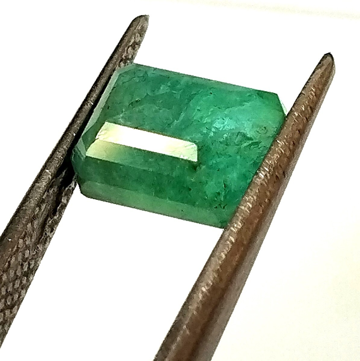 ZAMBIAN GREEN EMERALD FACETED NATURAL UNTREATED EMERALD CUT GEMSTONE 2.30 CARAT