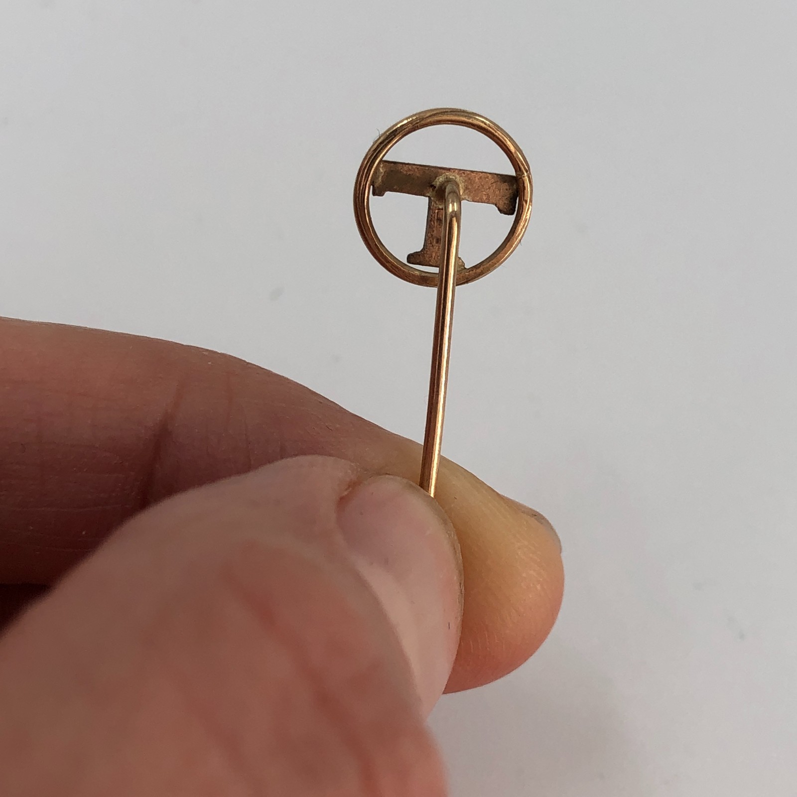 Vintage 9ct Gold ‘ T ‘ Initial Stick Pin – L 2.7cm x W 1cm – 0.73g