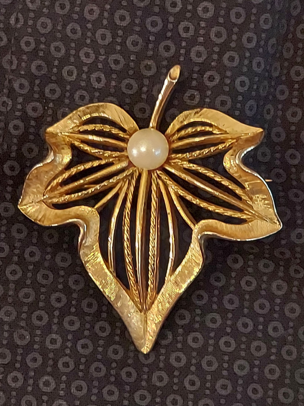 Capri Gold Tone Leaf Faux Pearl Brooch Filagree Classic Post 1955