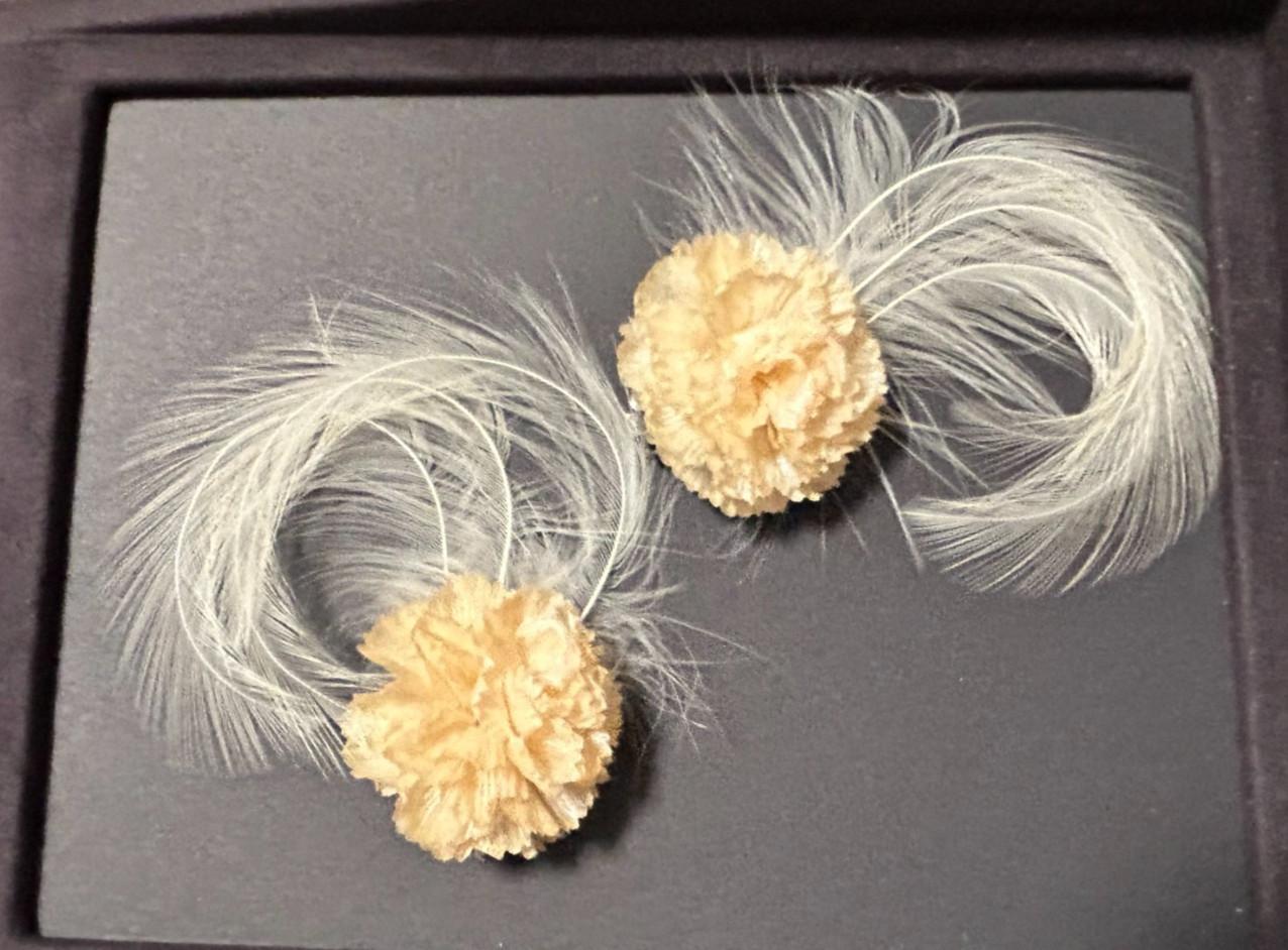 Vintage 1950’s Real Feather Flower Special Occasion Earrings Metal Clip-On VGUC