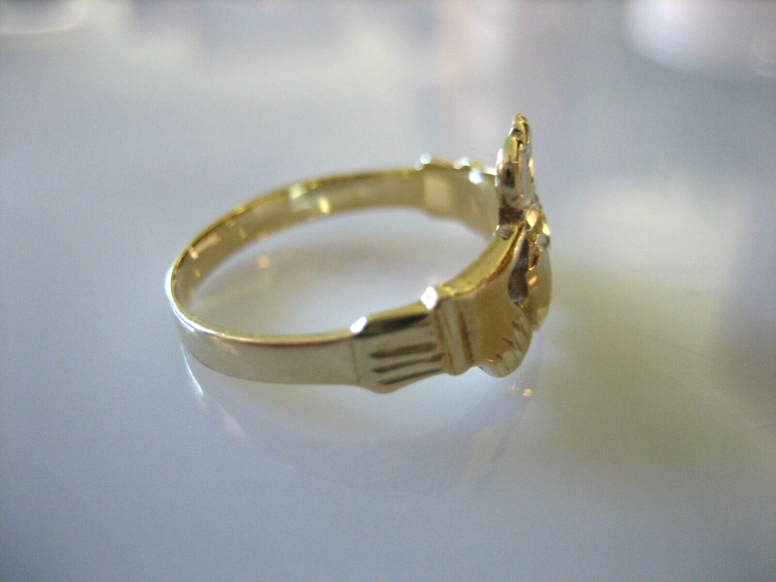 14K YELLOW GOLD HEART HANDS CROWN CLADAUGH RING 2.4 GRAMS SIZE 6