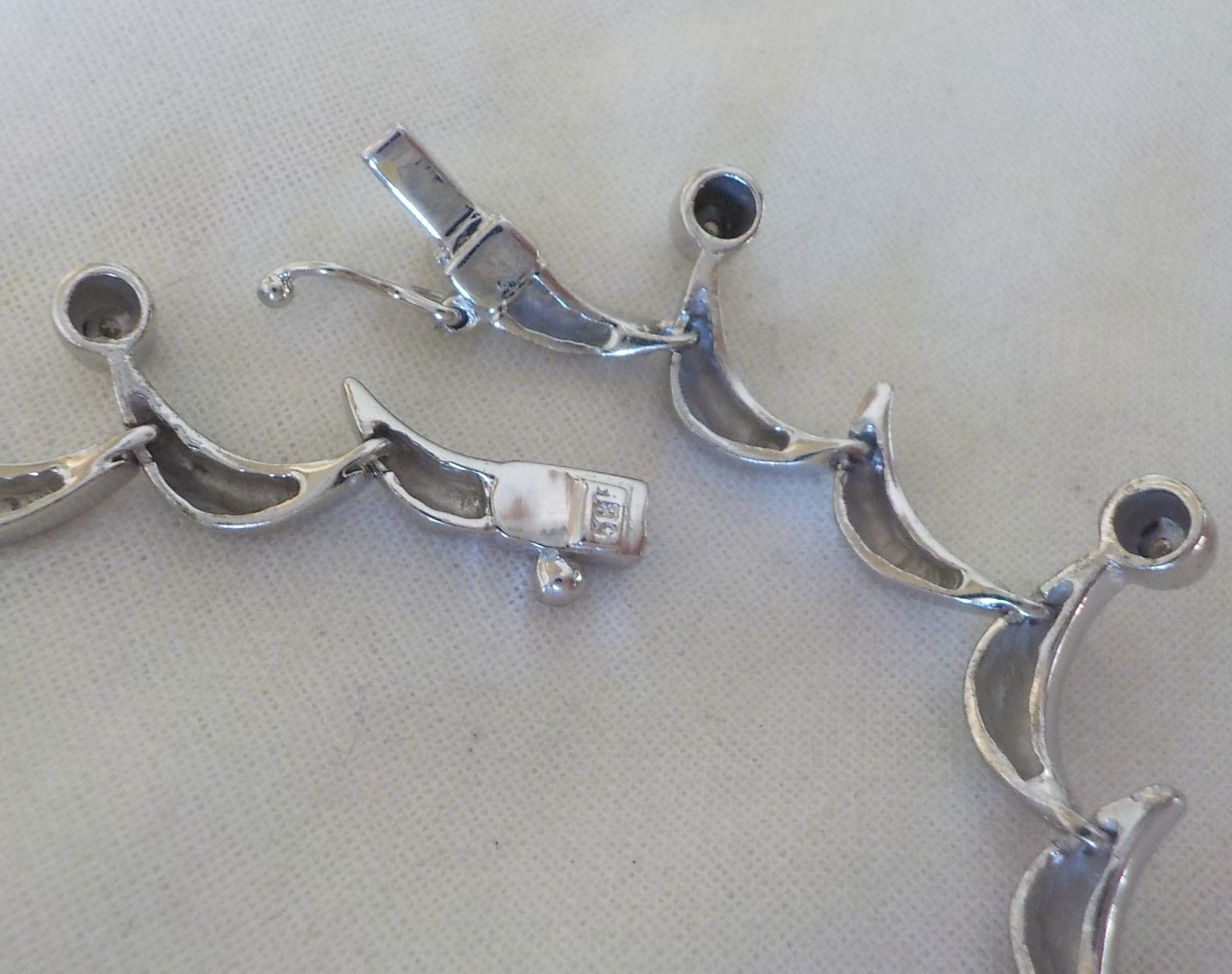 Estate Solid 14k White Gold Crescent Link Diamond Bracelet – 16.0 gms, 7.6 inch