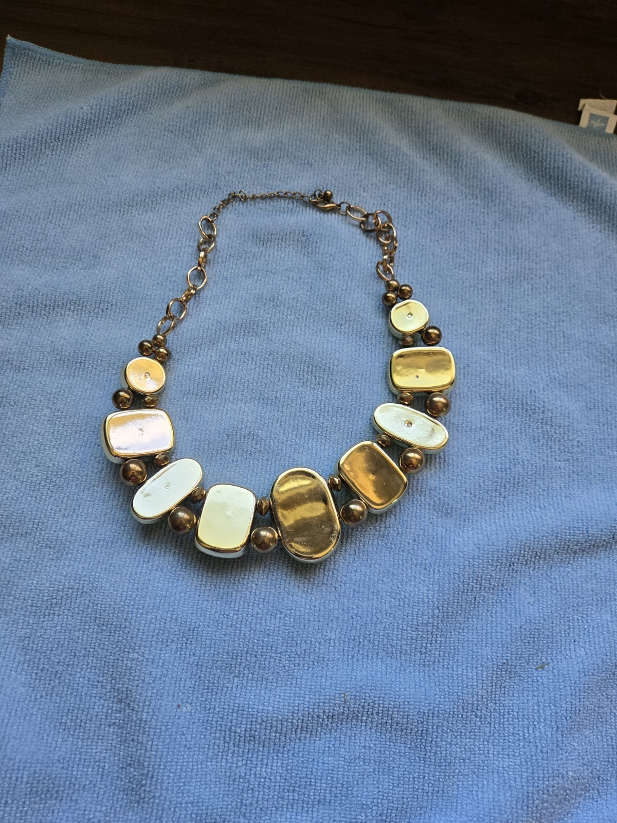 Gold-colored costume jewelry lot, 1,392.1 grams