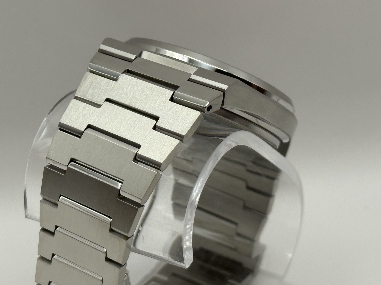 Tissot PRX 40mm Red Dial Stainless steel Adults Watch T137.410.11.421.00