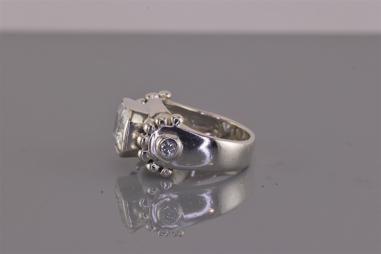 Sterling Silver Radiant Cubic Zirconia Dotted Bead Collar Band Ring 925 Sz: 7