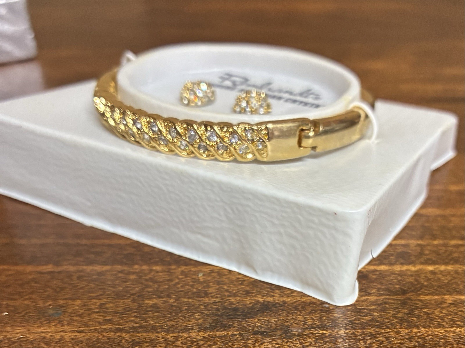 REMBRANDT EARRING AND BRACELET SET GENUINE AUSTRIAN CRYSTALS IN ORIGINAL BOX