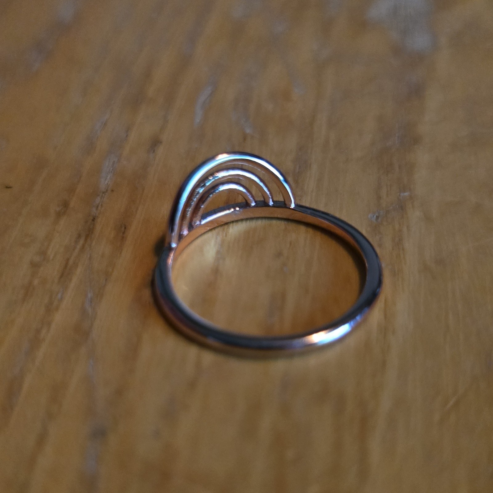 Silver Tone Wave Openwork Metal Band Ring Size 5 Signed No Stone 0 Gems