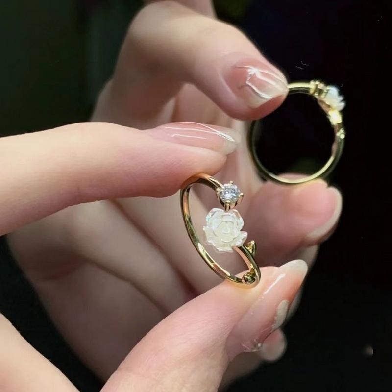 “Luxury Zircon Flower Adjustable Ring—cz Blossom Wedding Jewelry for Women”