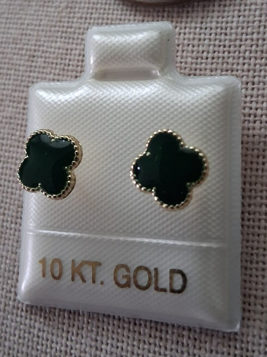 Aretes Broquel flor de 10K / 10k Studs Earrings flower style. dark green.