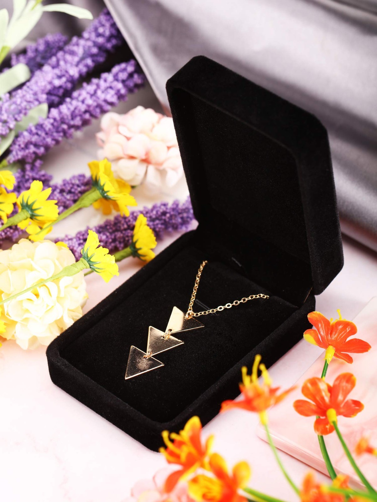 12 Velvet Necklace Gift Boxes – Black Jewelry Pendant Storage Case for Weddings,