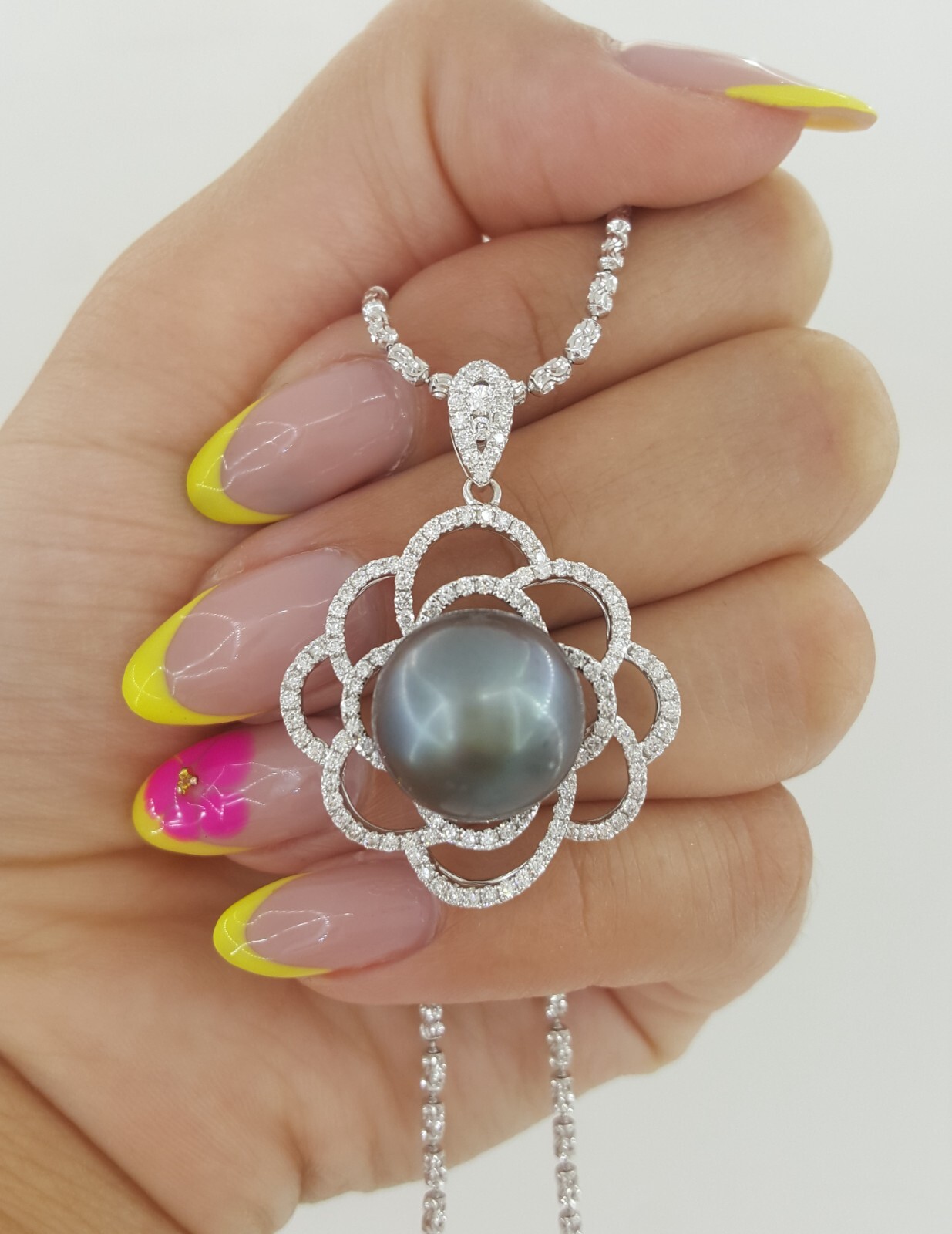 13.7 mm Tahitian Pearl & Diamond Flower Pendant Necklace 1.3 ct 18K Gold 18″