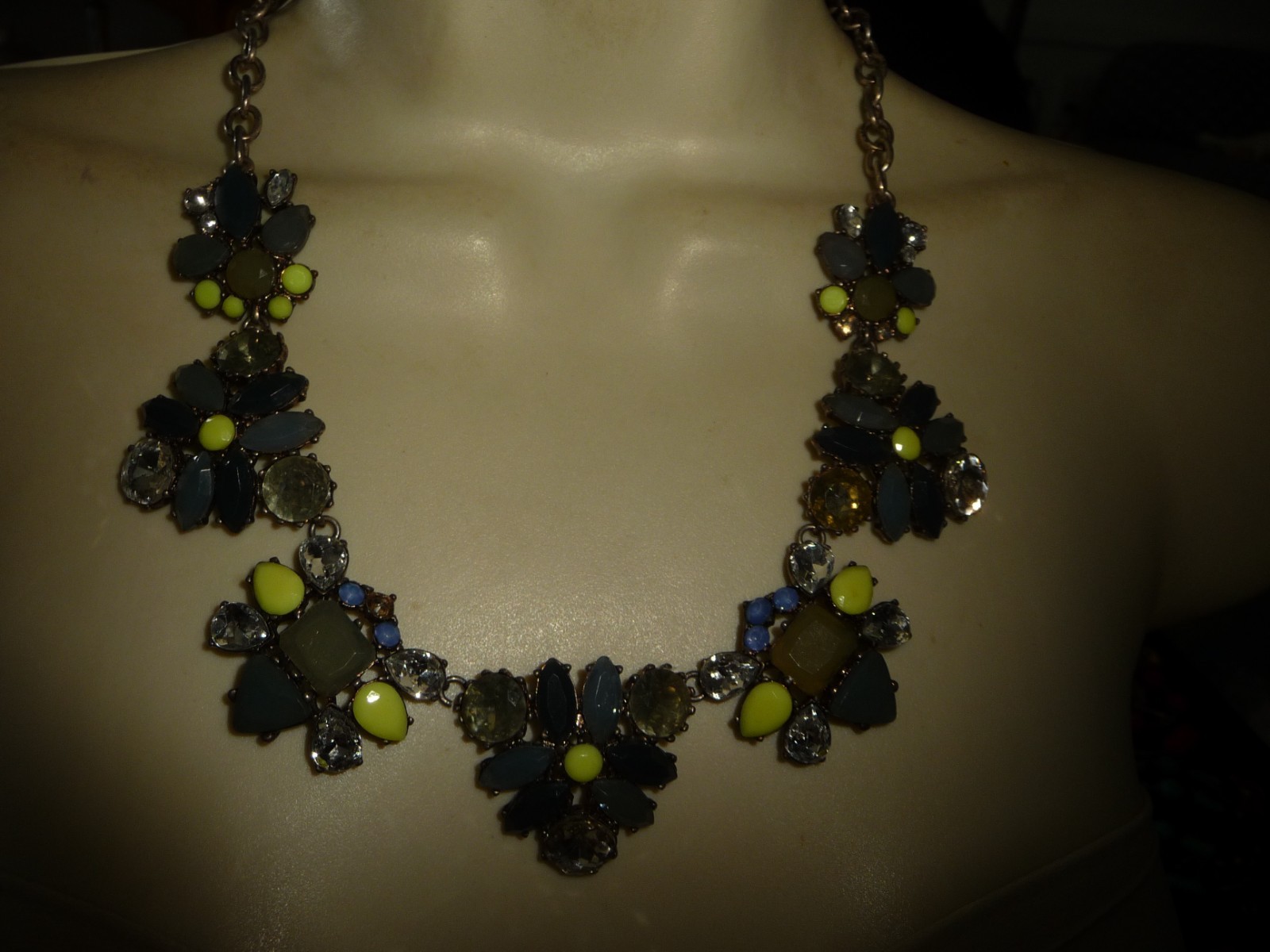 STELLA & DOT STATEMENT GRAY BLACK CLEAR YELLOW STONES GOLD TONE NECKLACE #29/29