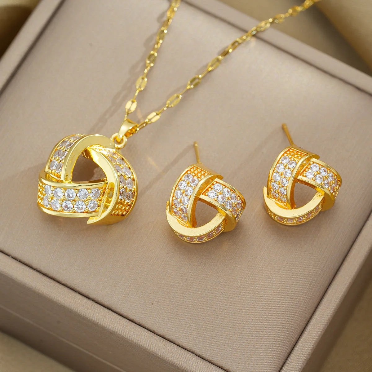 Moderate Luxury Quadrilateral Geometric Heart Titanium Steel 18K Gold Plated Nec