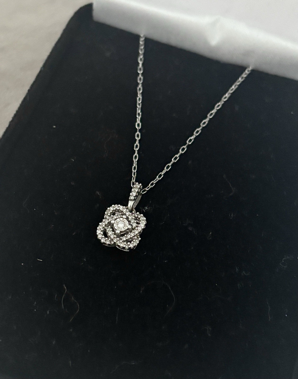 Kay Jewelers Center of Me 0.10 ctw Diamond Pendant Necklace 925 Silver 18in