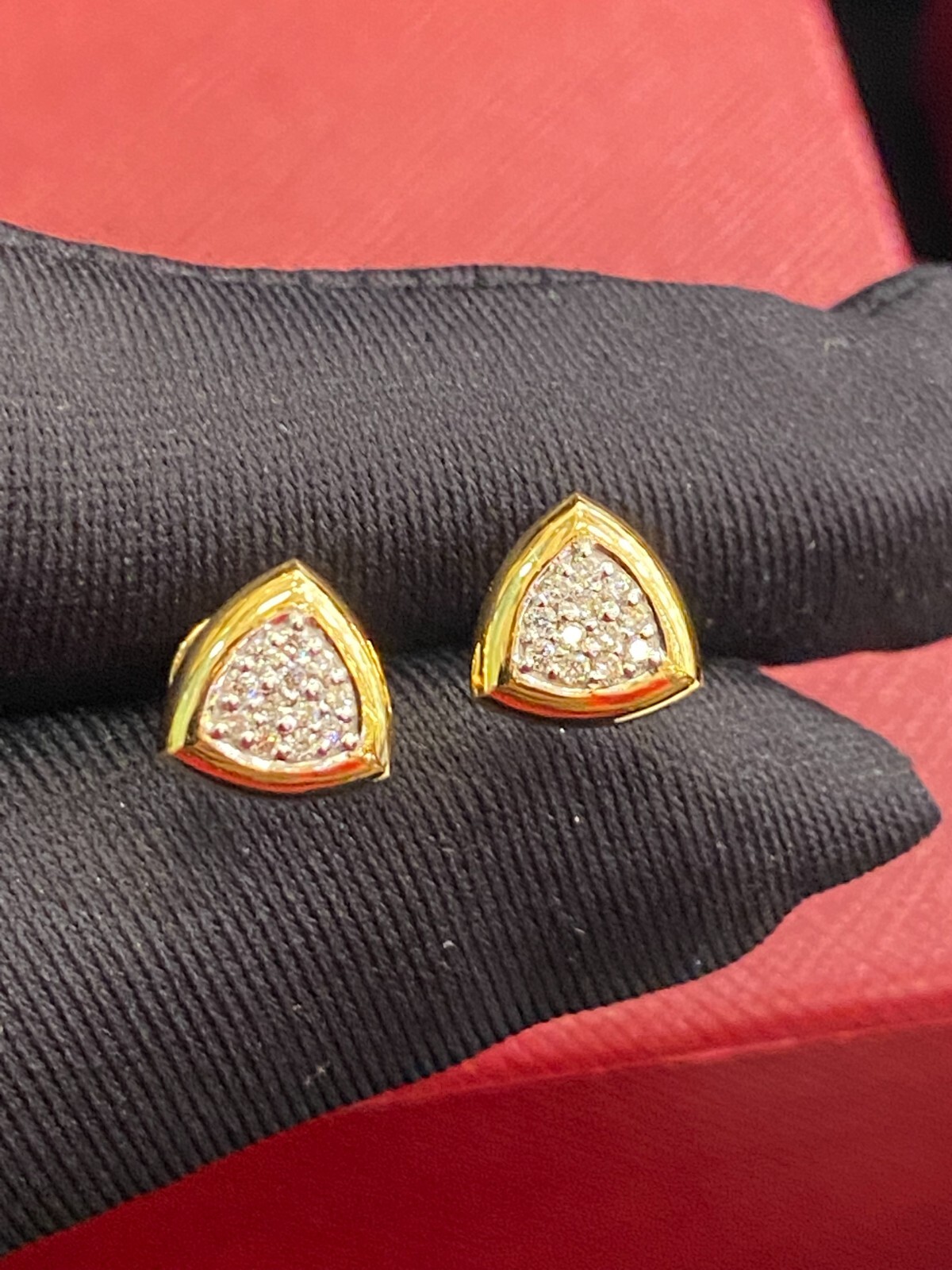 Stunning 0.27 Cts Round Brilliant Cut Natural Diamonds Stud Earrings In 14K Gold