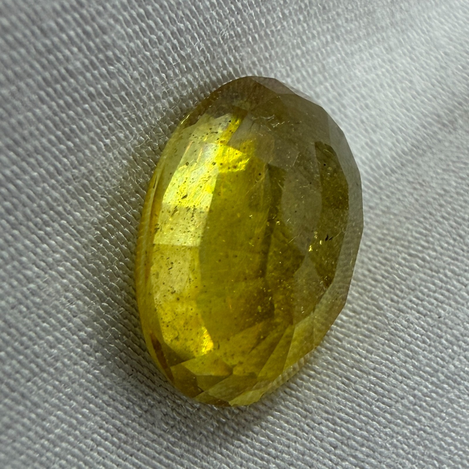 Natural Yellow Sapphire Oval Cut Loose Gemstone, Weight: 5.25 Carats