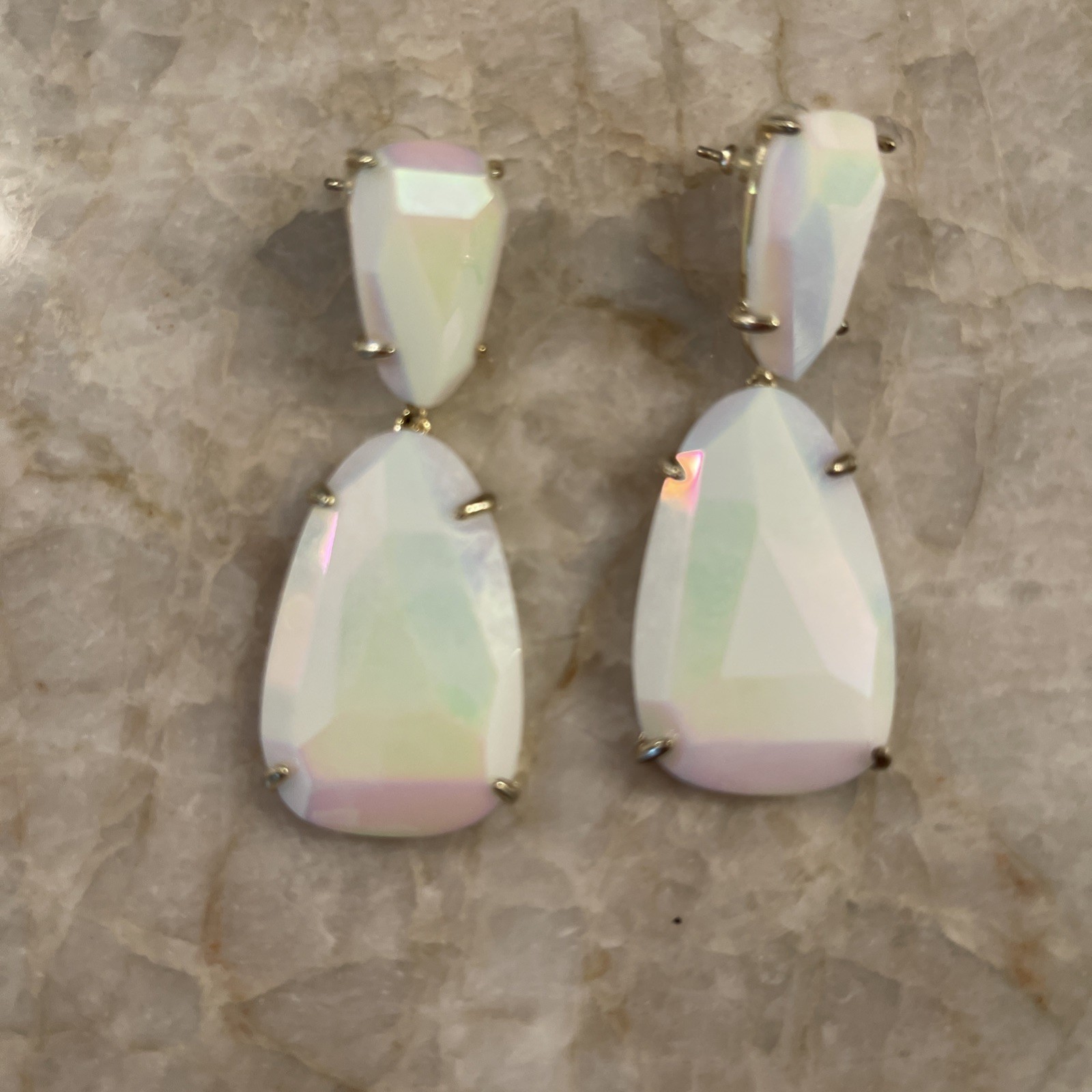 Kendra Scott Katie Statement Earrings White Iridescent in Gold Hardware