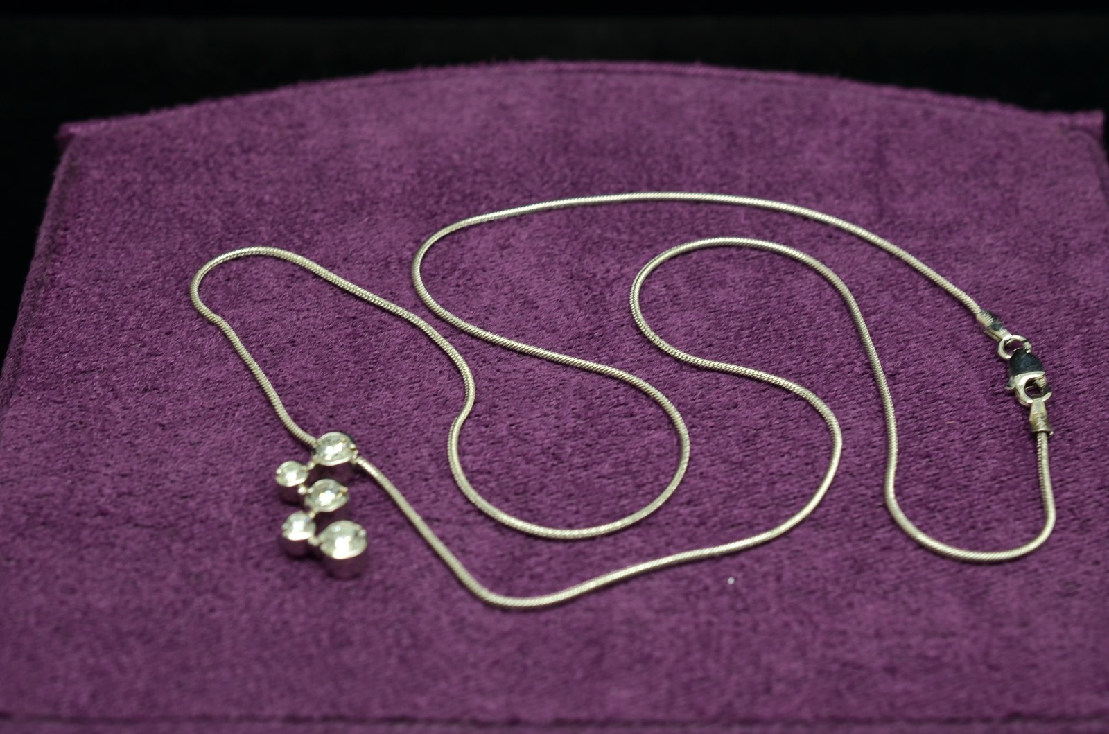 17.5″ 18K White Gold Snake Chain Necklace w/ 5 Stone Diamond Pendant