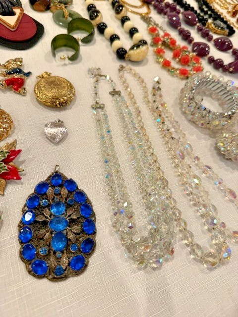 Vintage JEWELRY – 70-80’s & Earlier Trifari, Emmons, Esinberger, Monet, Lisner