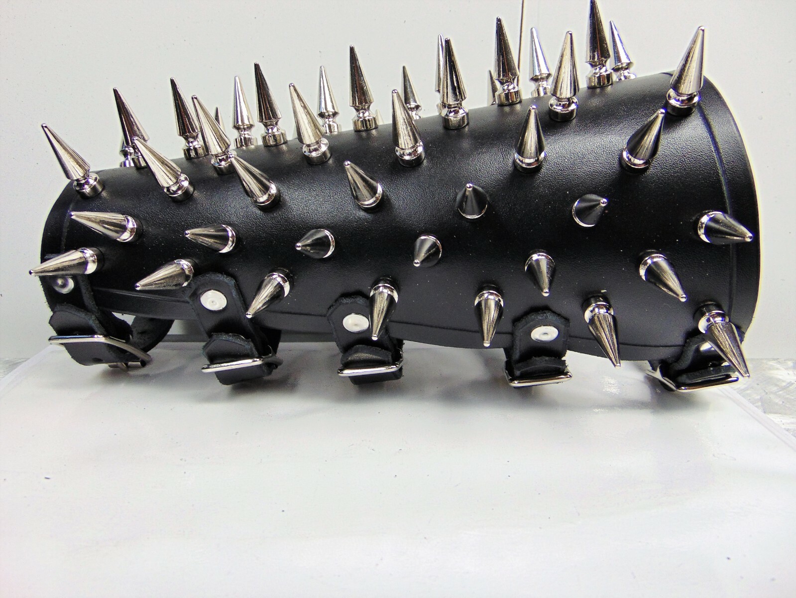 MARDUK’S LEATHER OLD SCHOOL SPIKED BRACERS. BLACK METAL (MDLG0011)