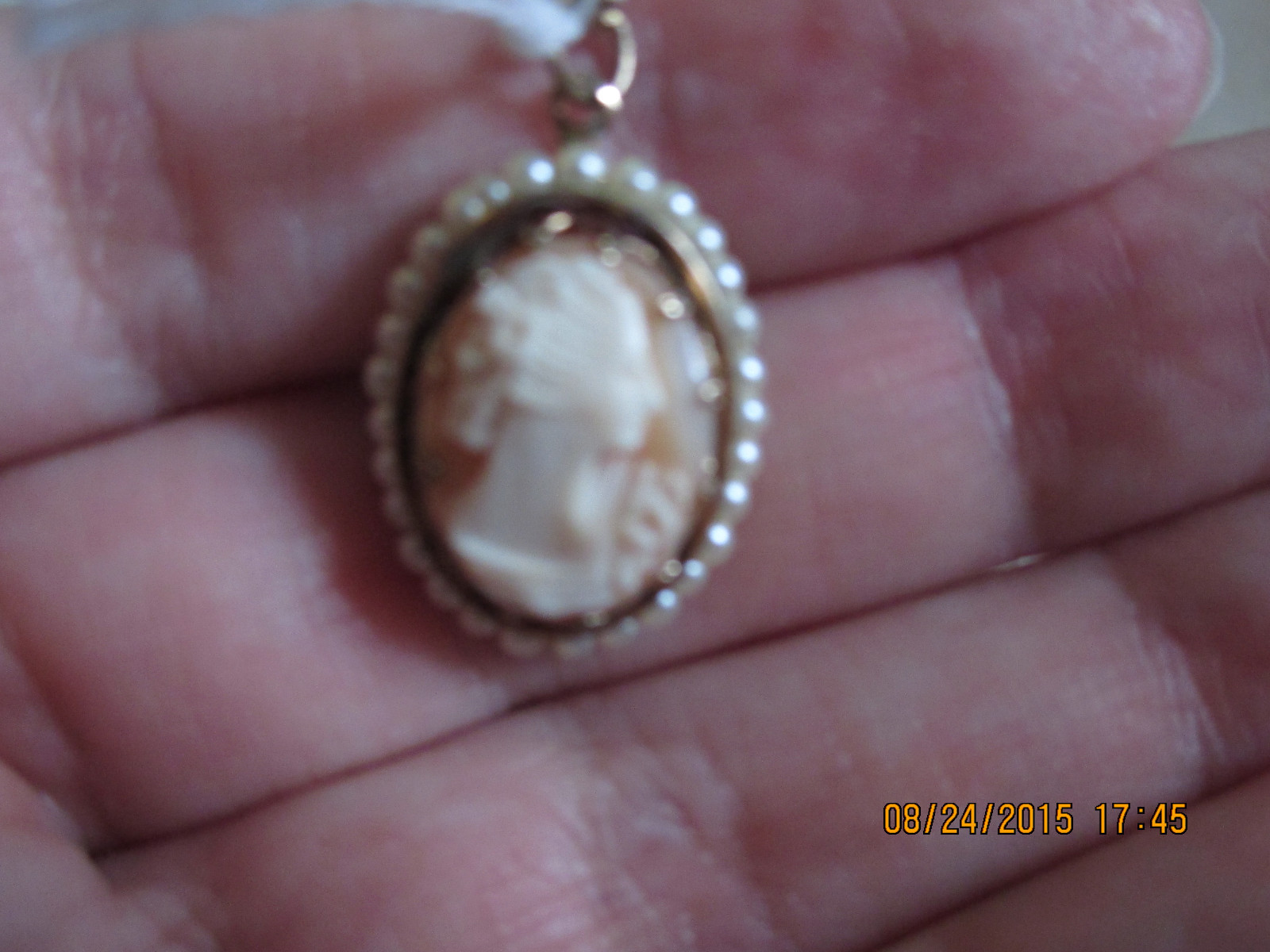 CARVED CAMEO CIRCA 1940/SIGNED