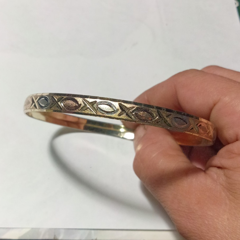 Silver Tone Metal Etched Engraved Pattern Bangle Bracelet No Stone