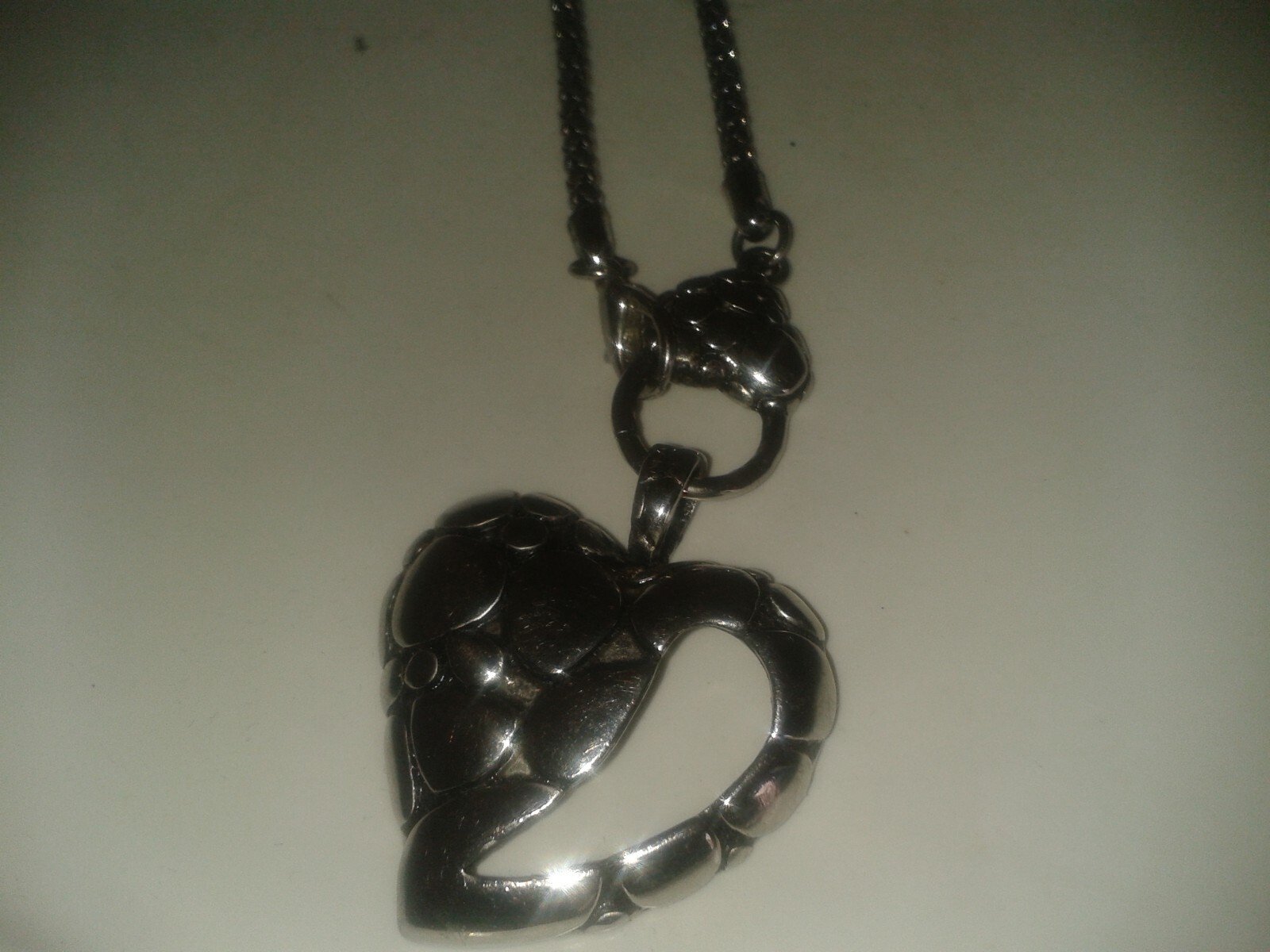2016 Silver tone love heart, abstract shape pattern, pendant necklace. (A20b7)
