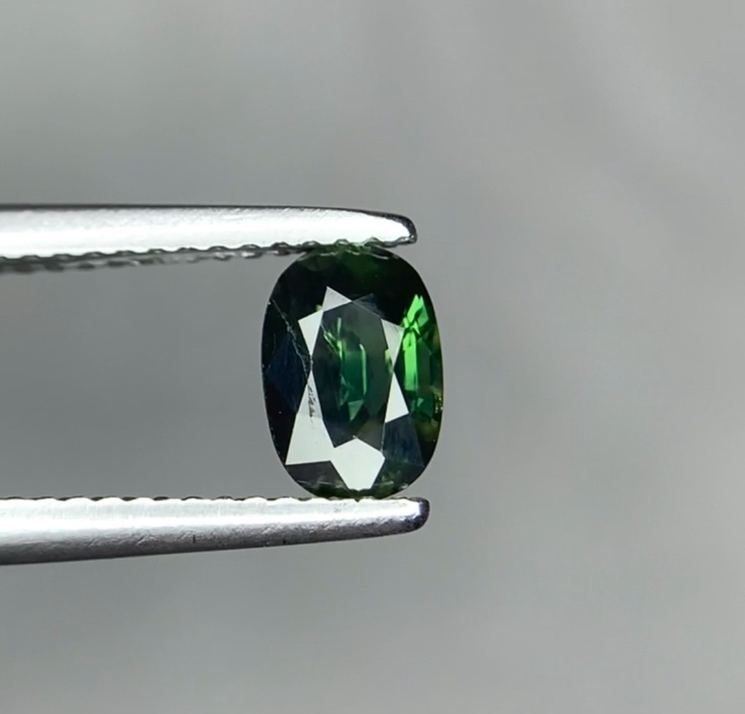 1.06ct Natural Shapire. Oval Polished Gemstone. TS 8