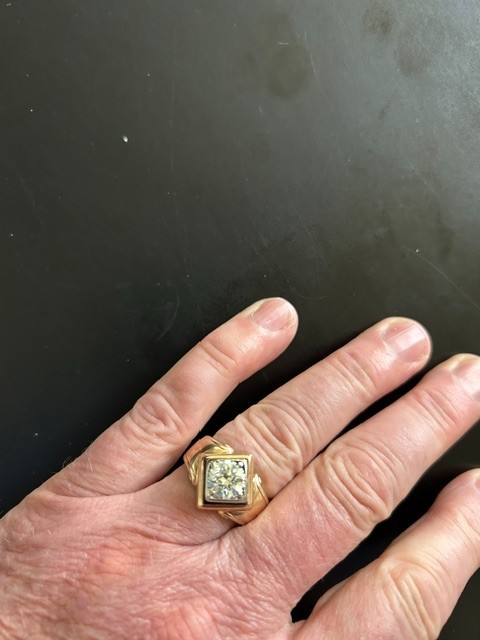 Men’s 10 karat gold diamond ring 2.13 (approximate) Total carat weight