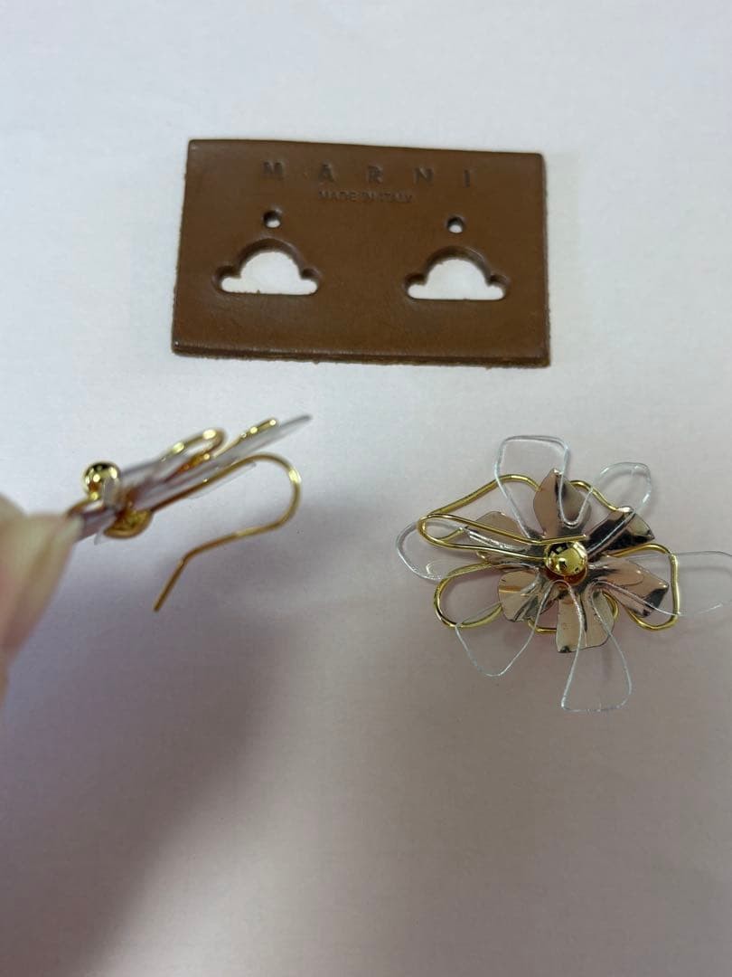 [EUC] MARNI Wire Flower Earrings Clear Bronze Gold Tone Engraved : From JAPAN
