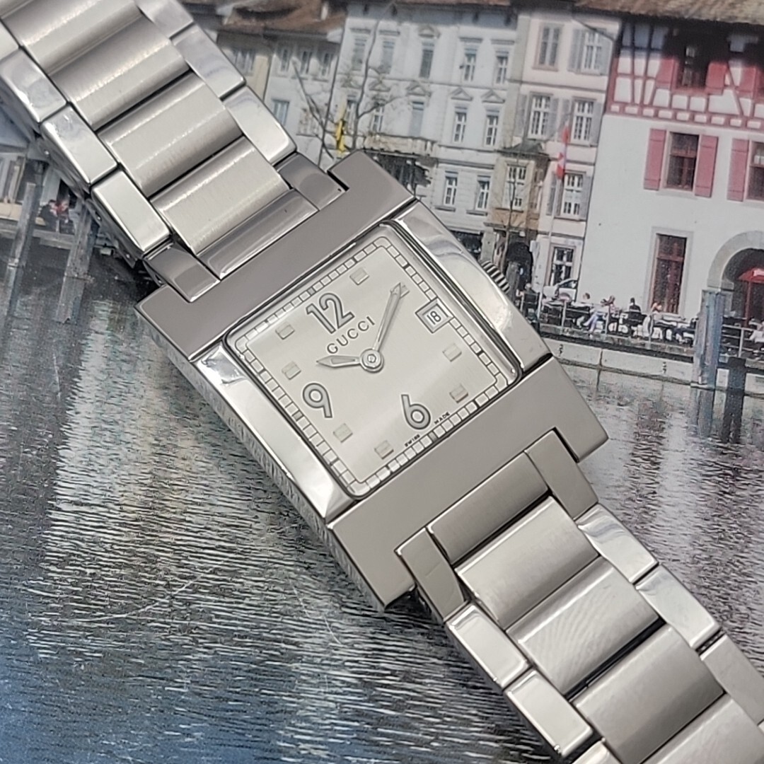 Unisex Gucci 7700L Rectangular 33x24mm Fits Up to 7″New Clean & Chic.