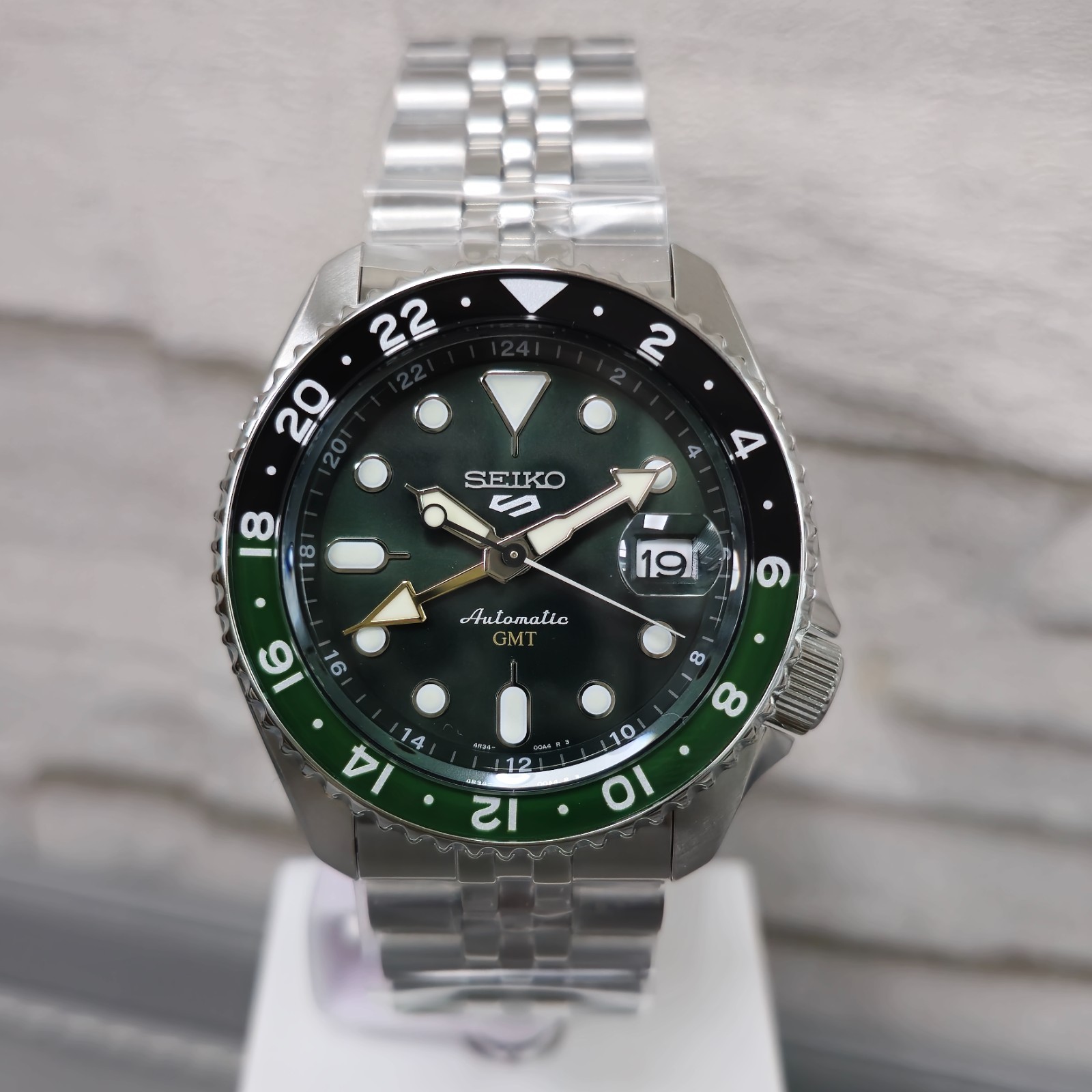 Seiko 5 Sports GMT SSK035K1 Sprite Green Dial 42.5mm New Full Set Men’s Watch