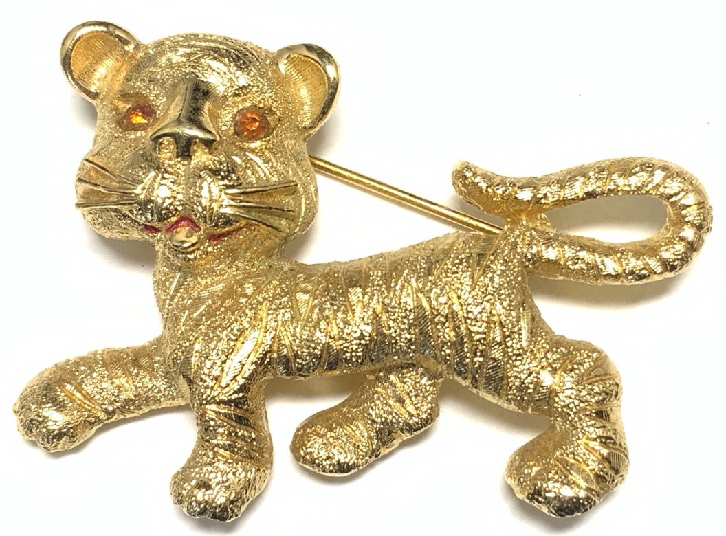 Monet Gold Tone Orange Rhinestone Eyed Cat Pin LY108