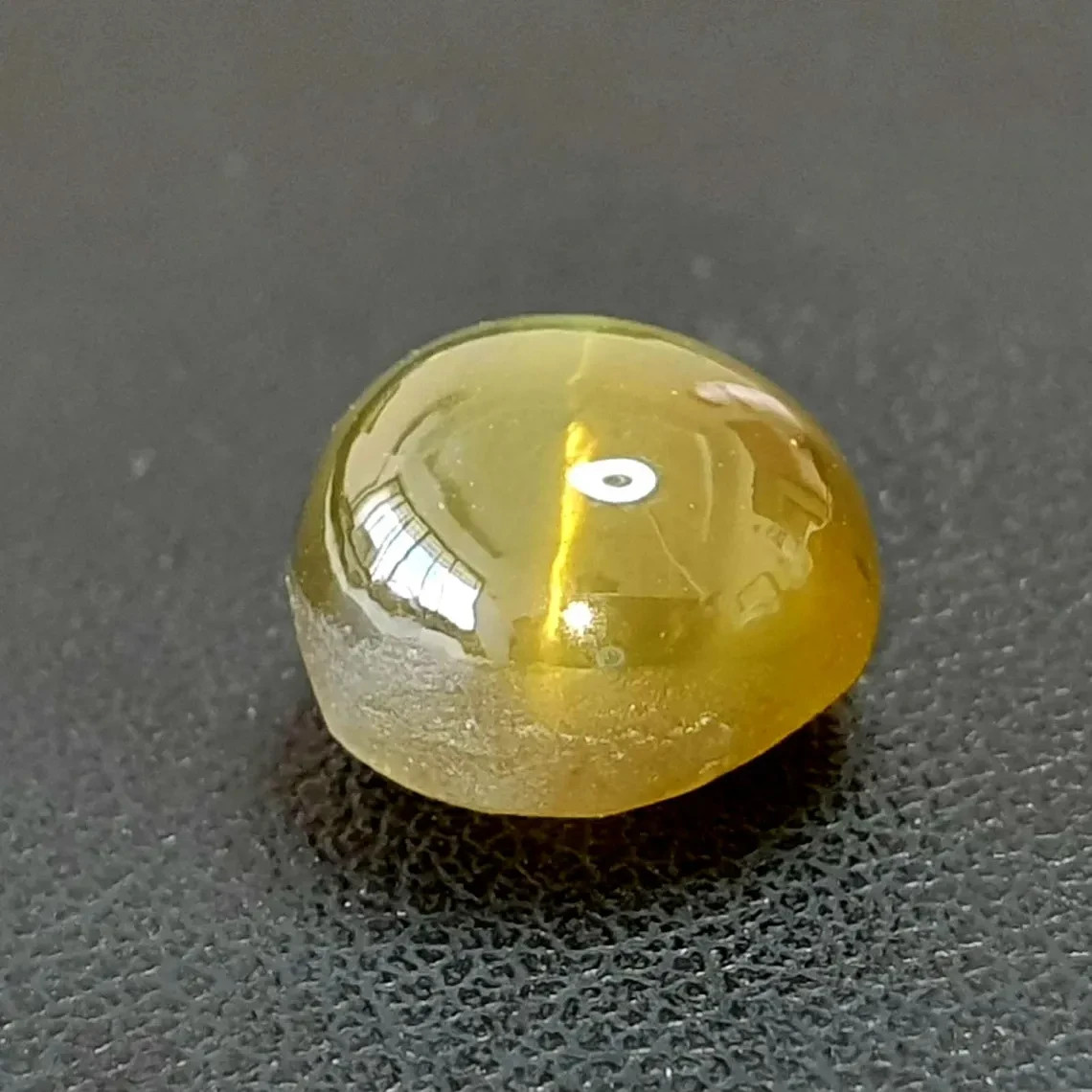 8.25 ct Sri Lankan Milk and Honey Chrysoberyl Cat’s Eye Unheated gemstone
