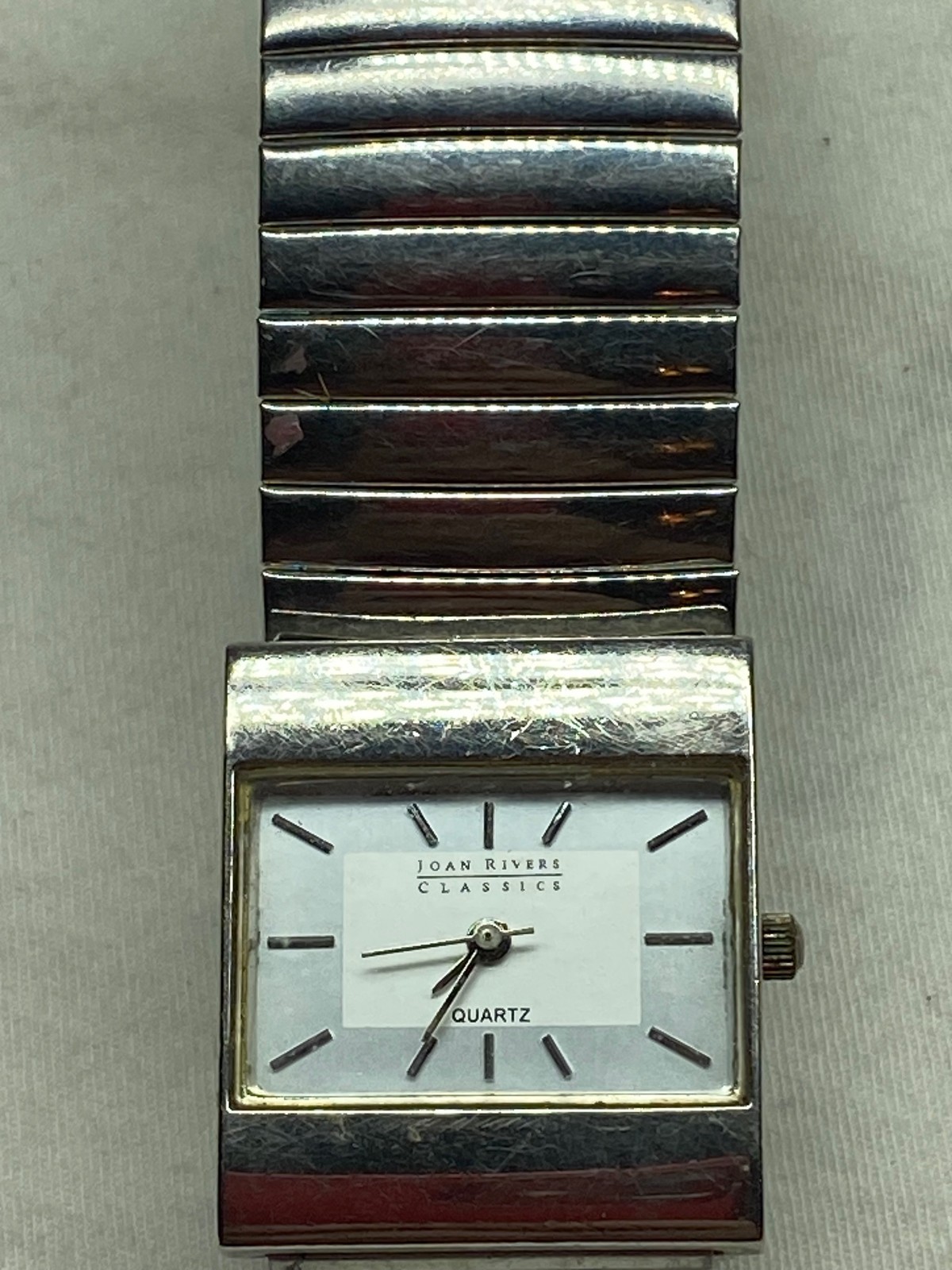 Joan Rivers Classics Silver tone Wristwatch Accordion Band V377 NEEDS BATTERY