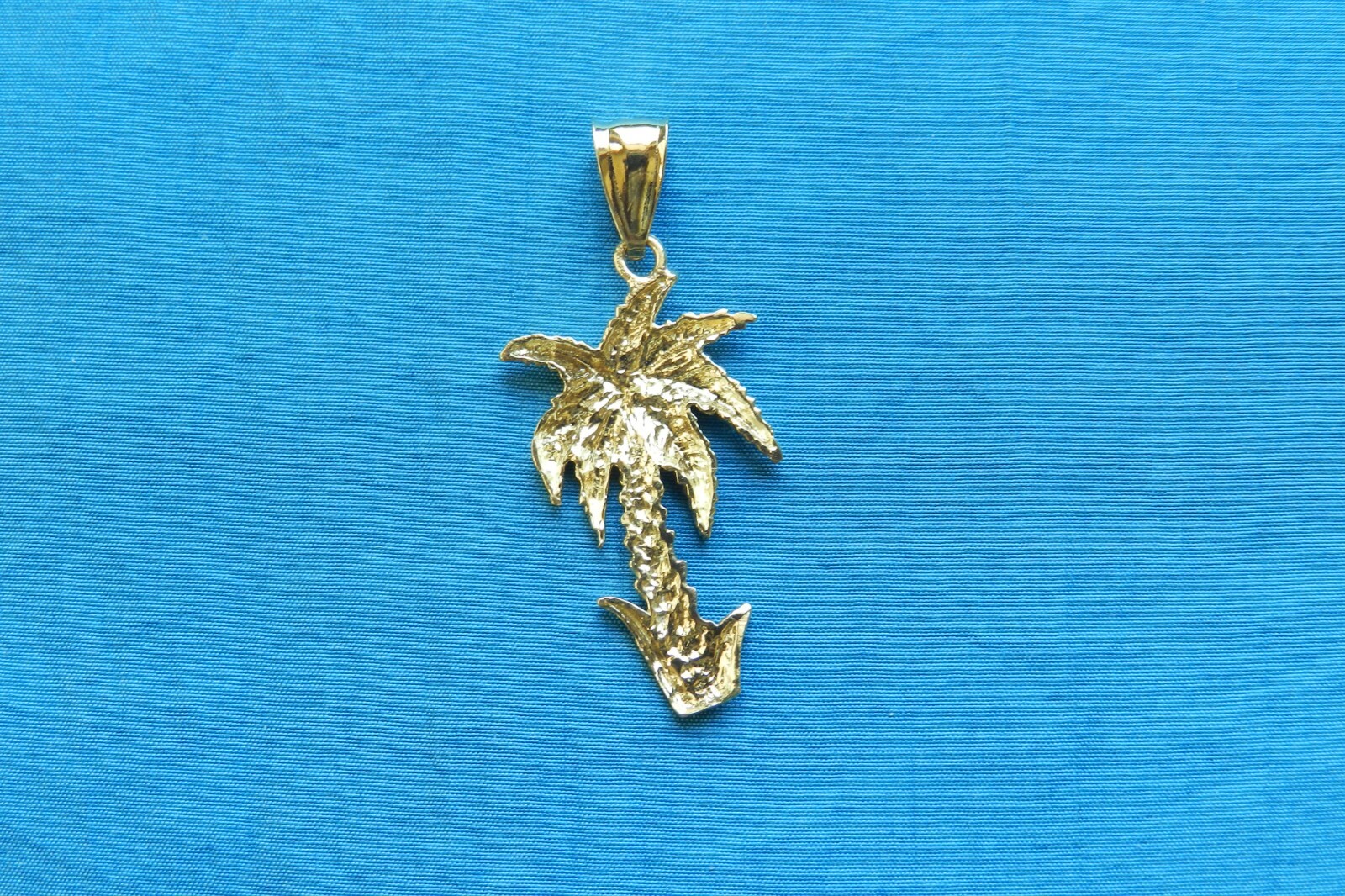 14k Yellow Gold Palm Tree Pendant *2.4 Grams*