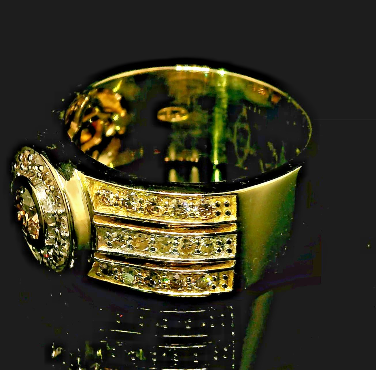 Elegant 9ct Yellow Gold Diamond Ring Multi Cut Shoulders 6.8g Size O