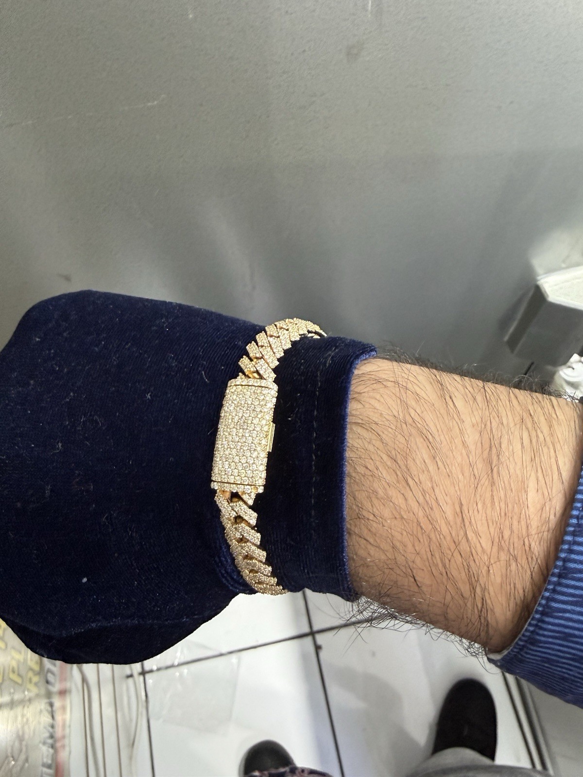 10kt Men’s Cuban Link Bracelet with natural diamonds, Box Clasp Closure