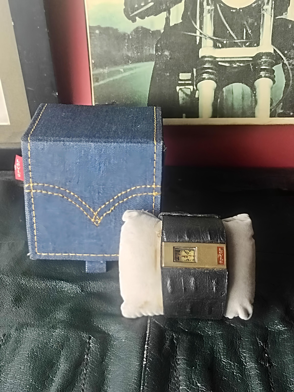 Vintage 1990 levi’s rotating disc direct read watch jump hour style