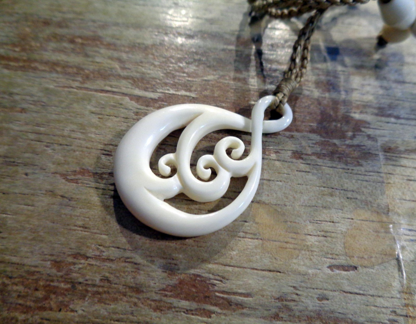 31MM HAND-CARVED WATER BUFFALO BONE MAORI WHAKAHOUNGA 3D TWIST KORU NECKLACE #2