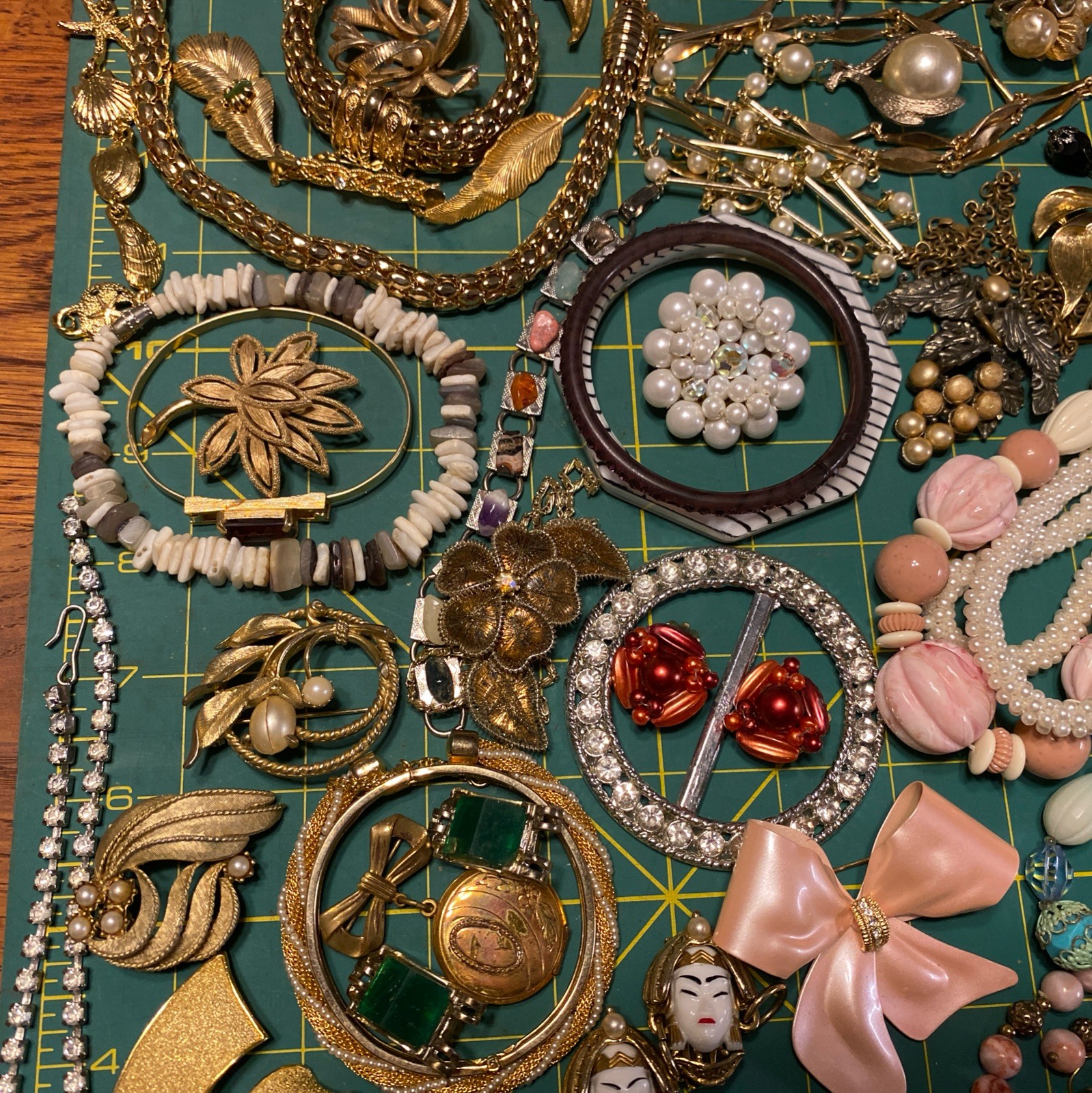 4.5 Lb Vintage Costume 70 Pc Jewelry Lot Mix Box Wearable Pieces Estate Auctions