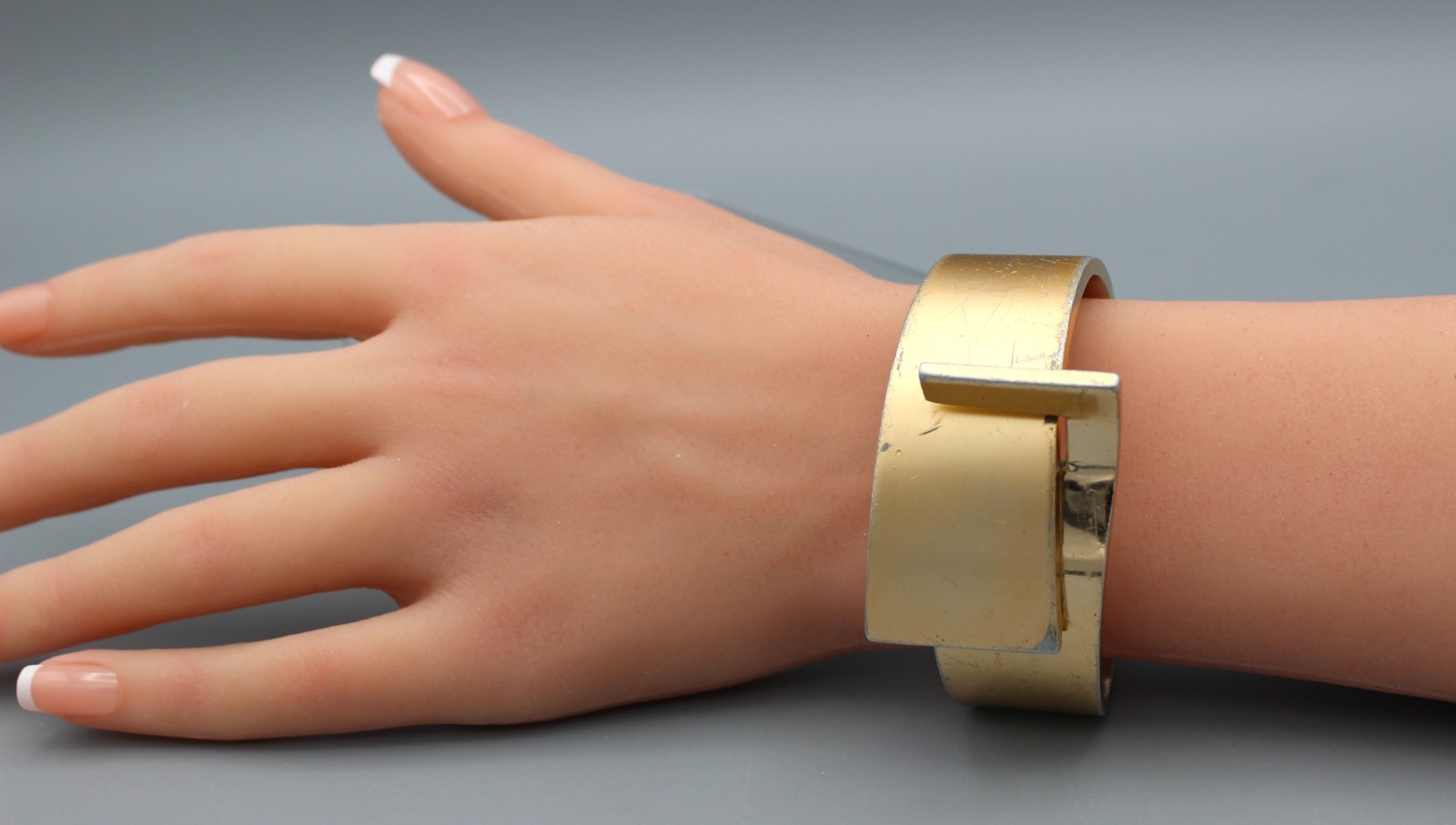 Lanvin Paris 2 Tone Runway Bracelet Gloss-Flat Gold Tone Futuristic Clamper H81