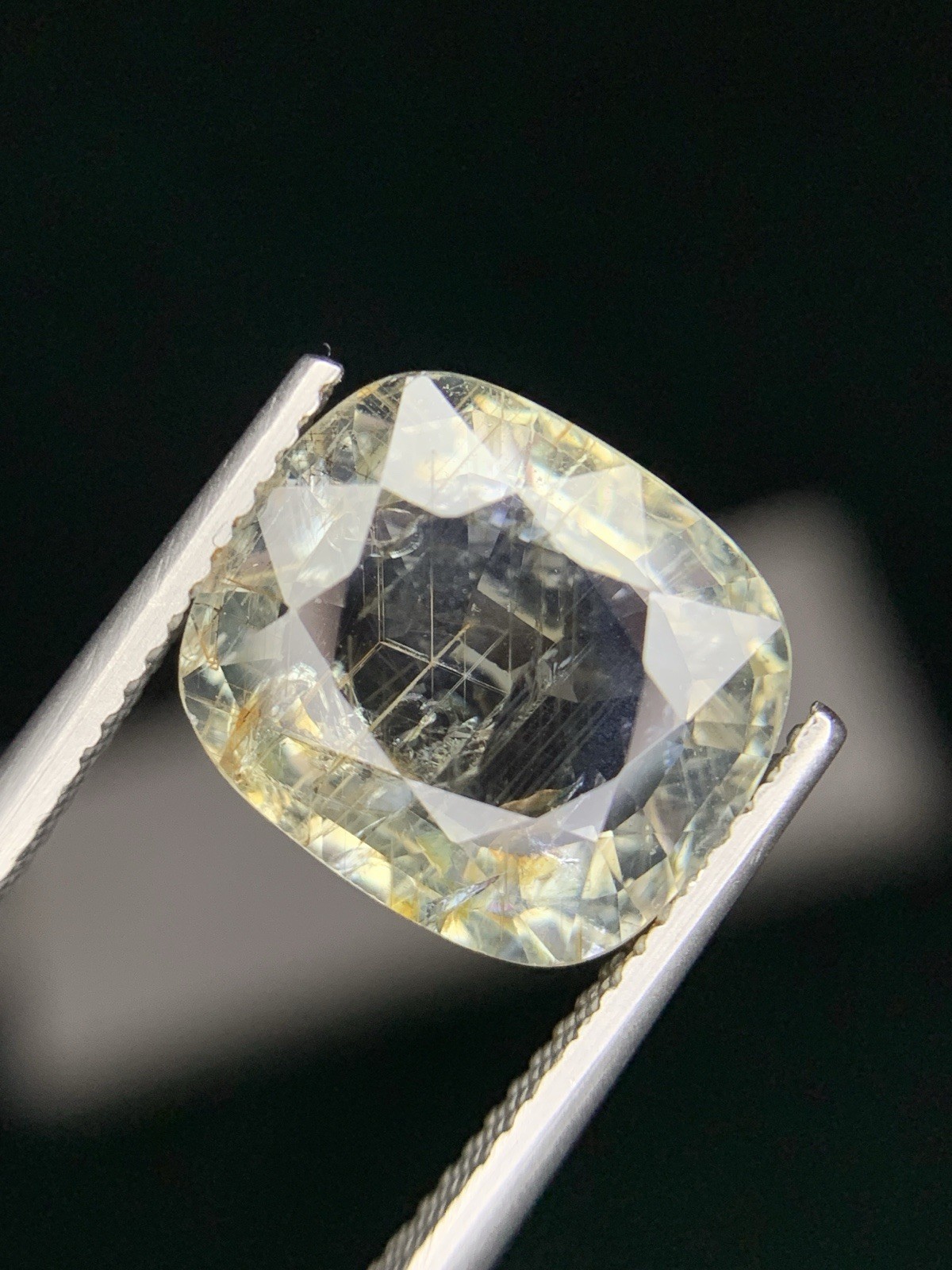 No Heat Stunning 8.3 carats Sapphire from Africa 12.3×10.8×5.8mm Cushion Cut