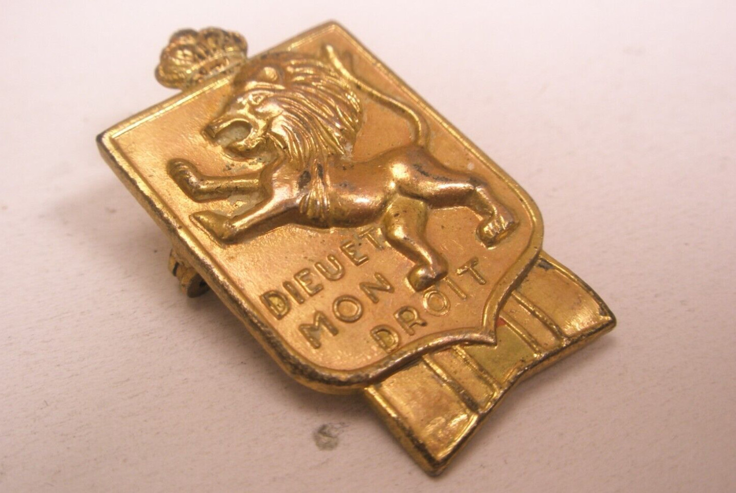 Dieu et mon droit Royal United Kingdom Motto Vintage Tie Tack Lapel Pin n107