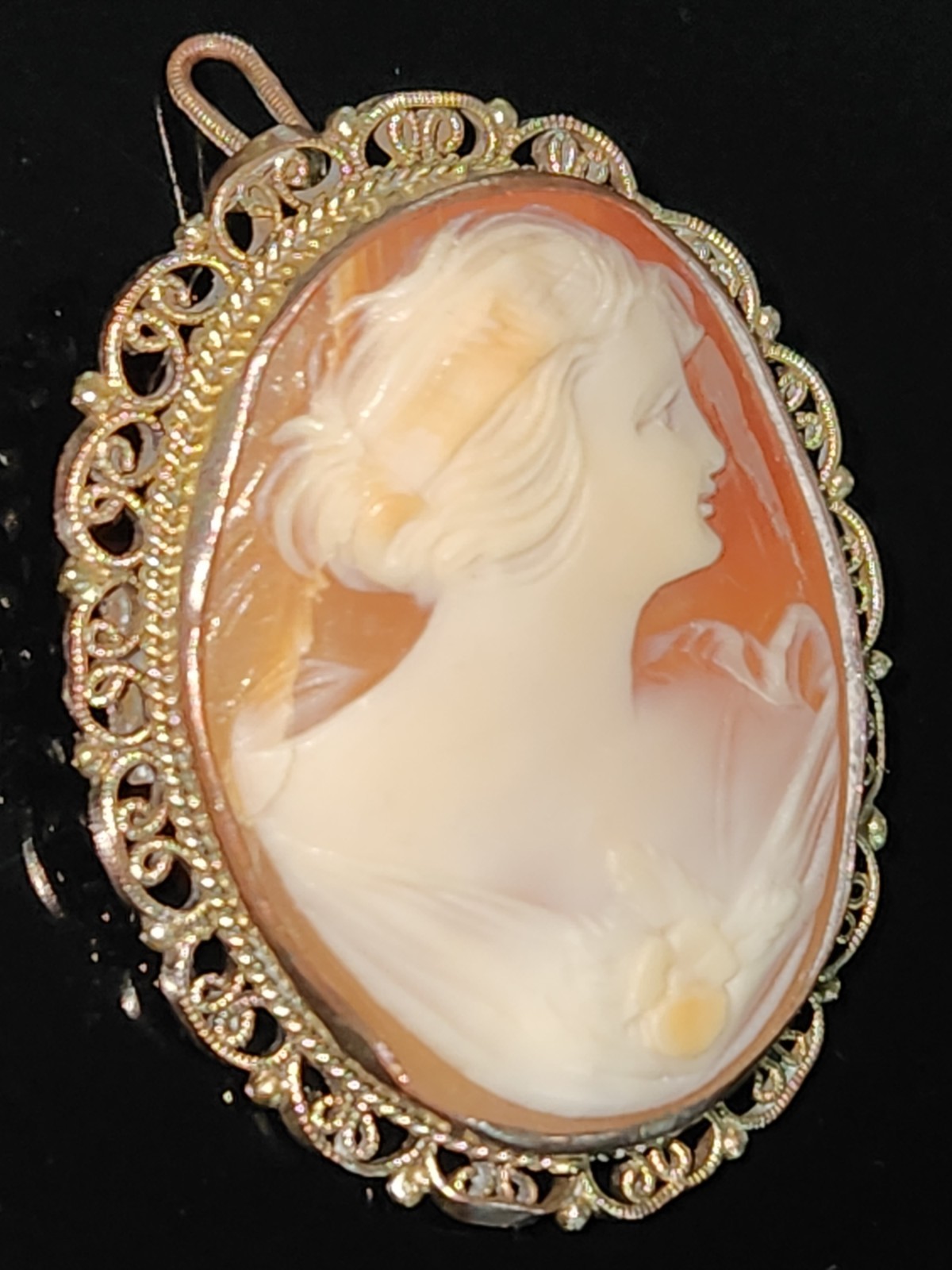 VTG SHELL CAMEO PROFILE HIGH RELIEF CARVING FILLIGREE TRIMED PENDANT 1.5″