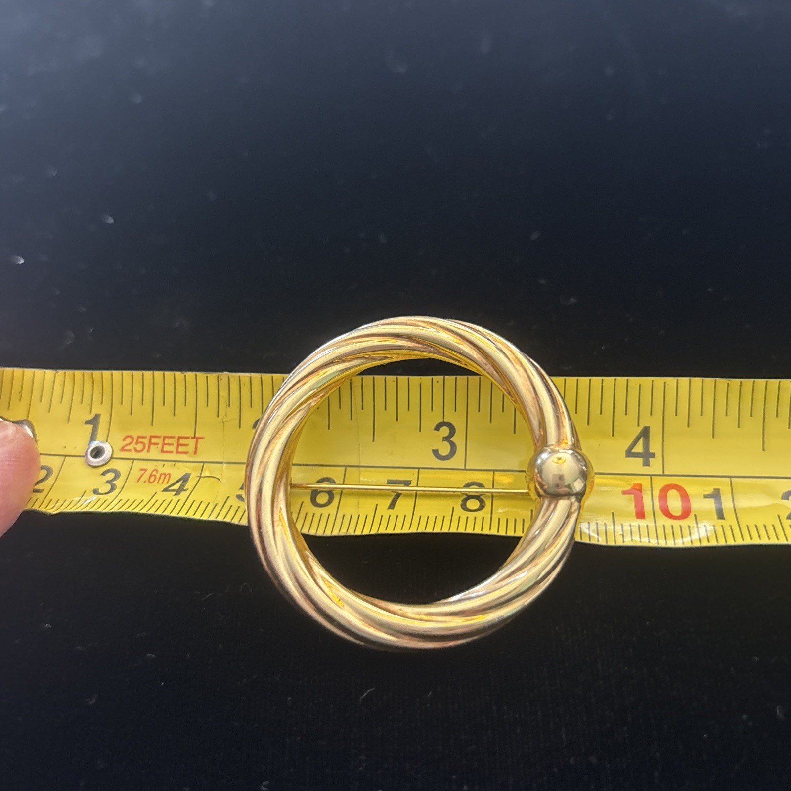 W E Richards Co twisted ribbon circle with ball pin. 1950’s 1/20 12k GF 4.54 g