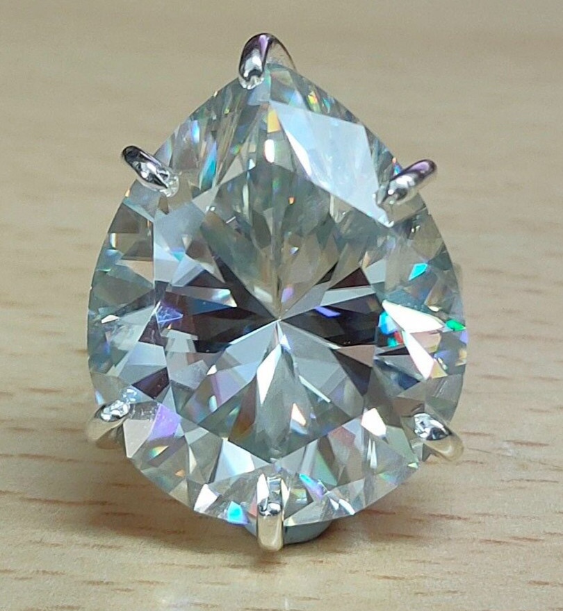 RARE 43.50 Ct Treated Off White Diamond Solitaire Ring In 925 Silver. Certified